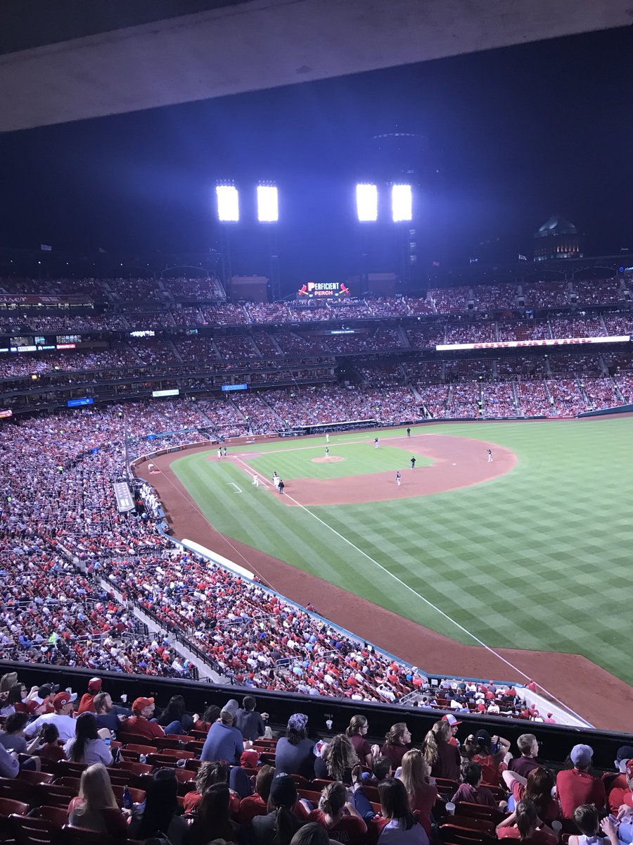 ACECIllinois's tweet photo. @ACECIllinois Emerging Professionals Cards vs. Sox. #engineershavefuntoo https://t.co/Jfdqd05VoG