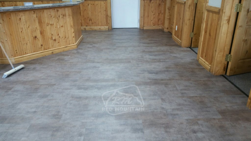 karndeanfitter's tweet photo. @KarndeanFloors #Looselay is the perfect floor for this commercial industrial office space.
#DesignFlooringIsOurPassion #InstallFlooringDifferently #lvt #designflooring #designlvt https://t.co/bcGKDOvDio
