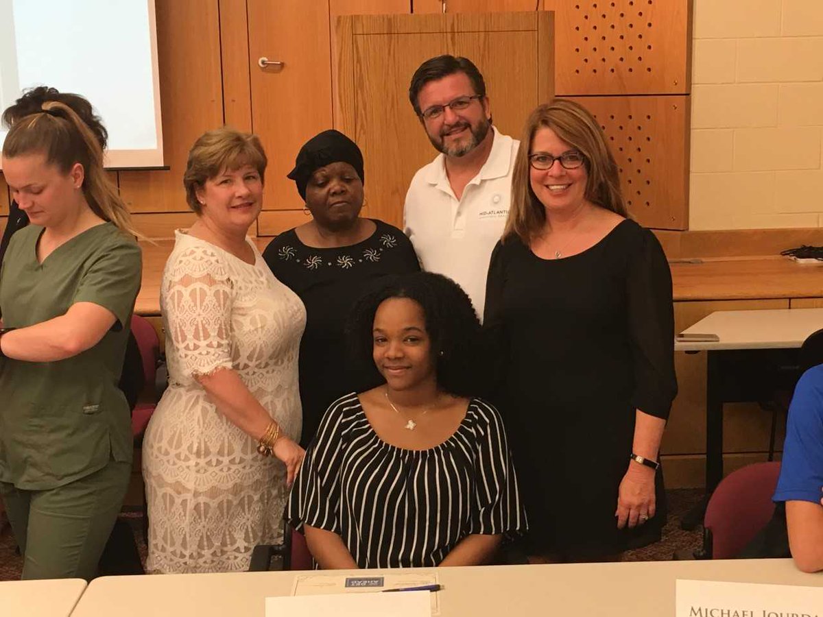 HawksSG's tweet photo. #CareerSigning #CareerReady Congrats to our #SGHawk Students who received full time job offers for after graduation! https://t.co/R4YKl4rgNv