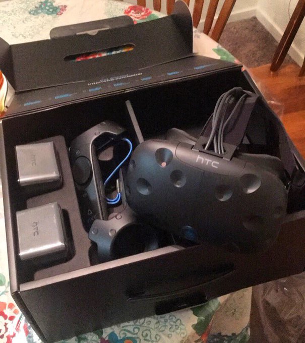 Htc has arrived and now to get my gaming como #vive #htc #htcvive #vr #virtualreality https://t.co/k