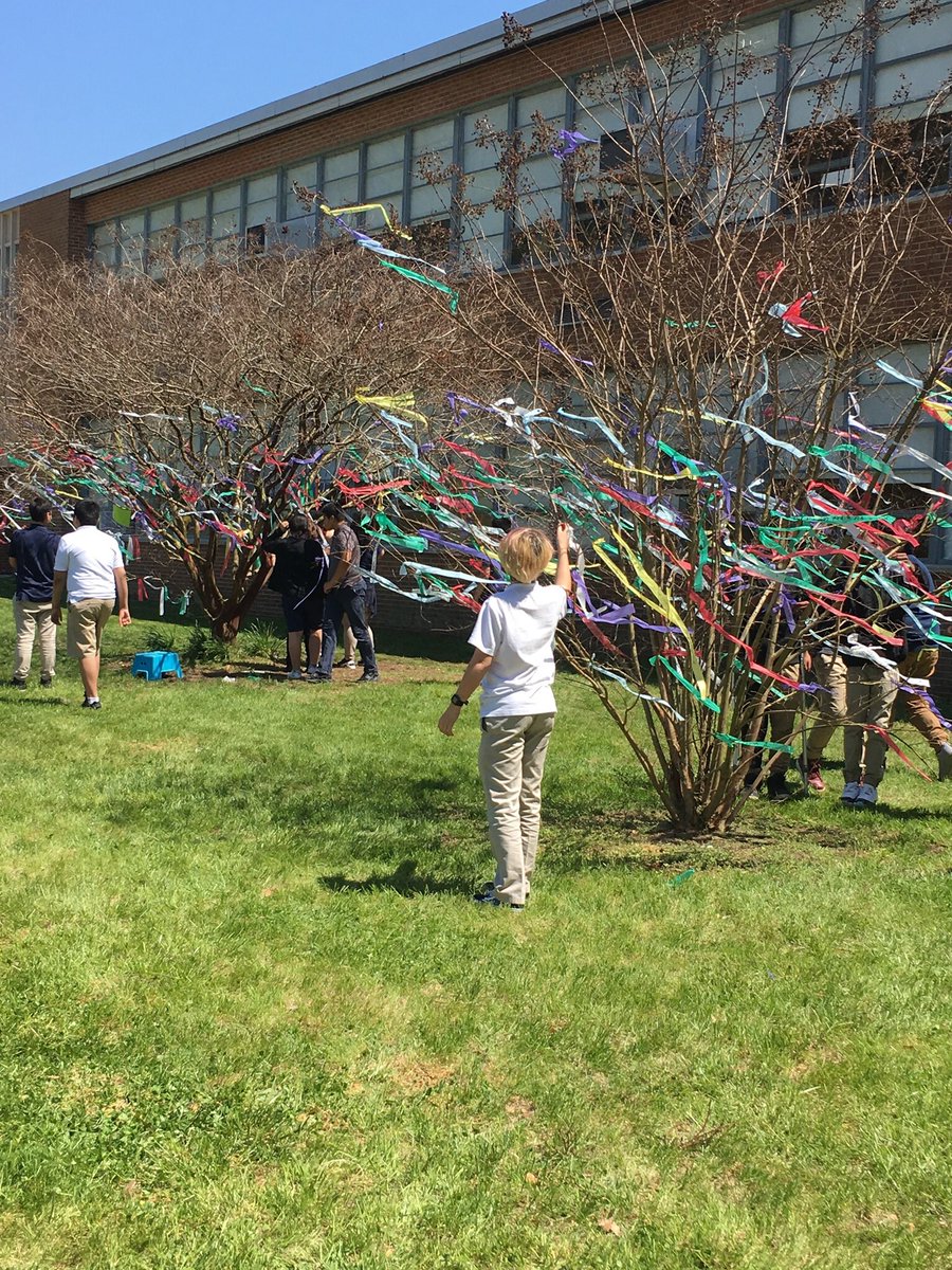 MrsSchlegel_CSP's tweet photo. It was a perfect day for wishing day @AnnapMSAACPS! #AMSWishtree2018 @kaaauthor my students were #inspired https://t.co/o9NU8CLVIg