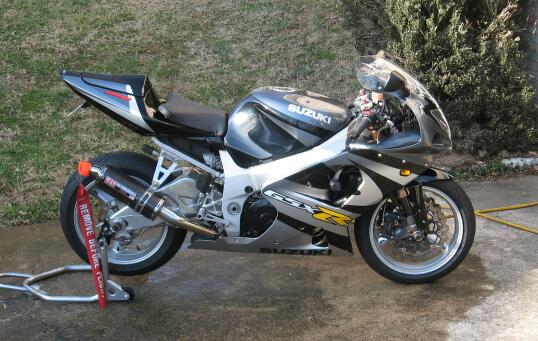 2001GSXR1000's tweet photo. Street livery https://t.co/7k2saHyRAJ