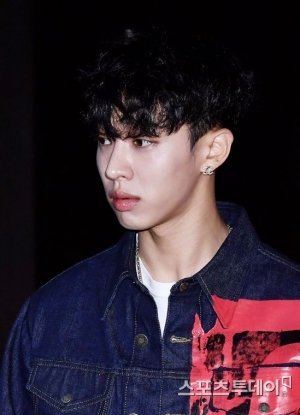 DcKFMB-VMAEydY9.jpg:large