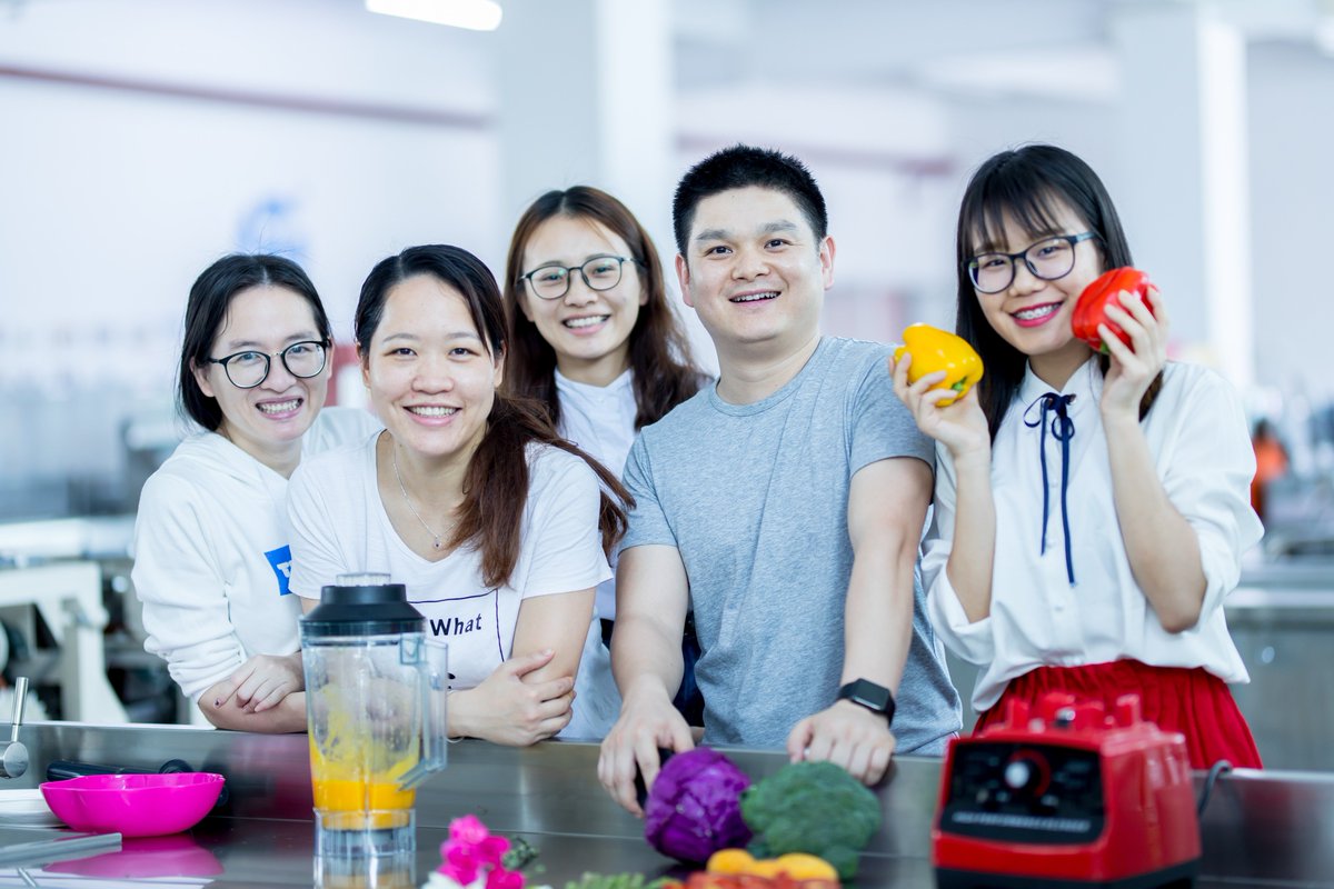 Twothousandco's tweet image. This is now the best time to impress your family and friends by making desserts using this Twothousand® Multifunctional Blender.Get ready to make this blender as the best tool in your own kitchen. 
.
.
#commercialblender #smoothieblender #professionalblender #foodblender