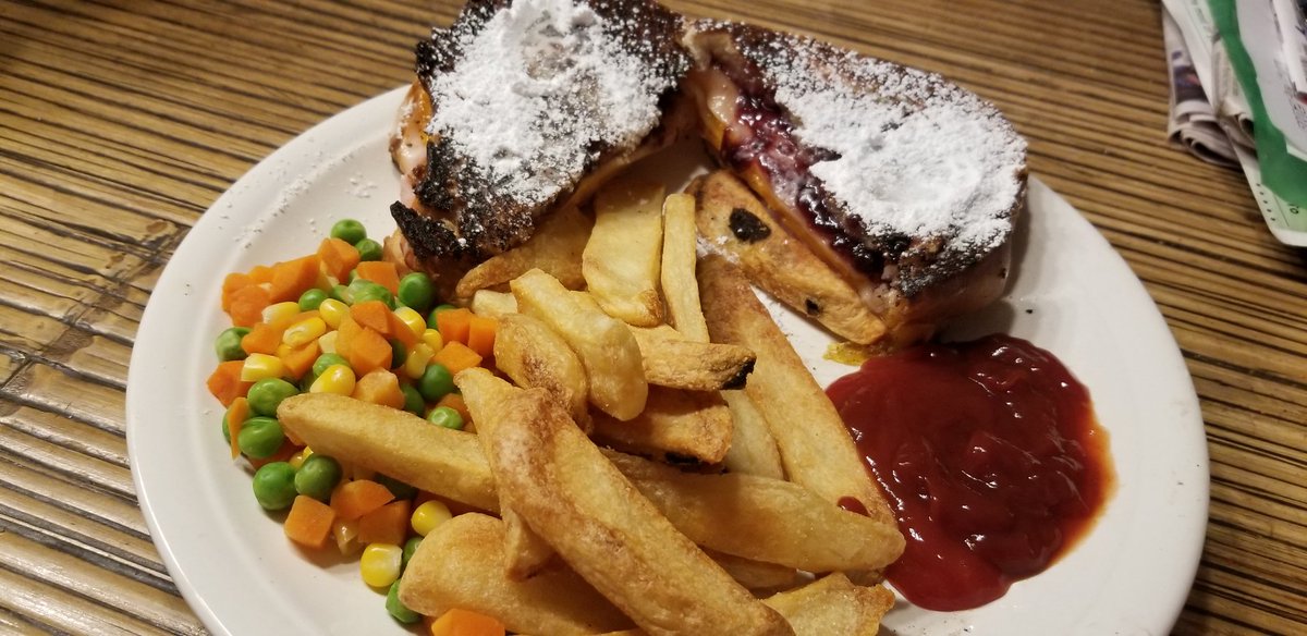 spiderdooley's tweet image. Monte Cristo sandwich + steak fries with ketchup × mixed vegetables = yum. #basicmathematics