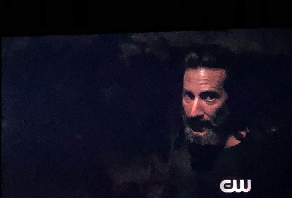 kwag58's tweet photo. WTF? Wasn’t ready for this! #Kane #sixyearslater #gladiatorgames  #whyishethere #pleasewin #The100Season5 https://t.co/NlX30UlihF