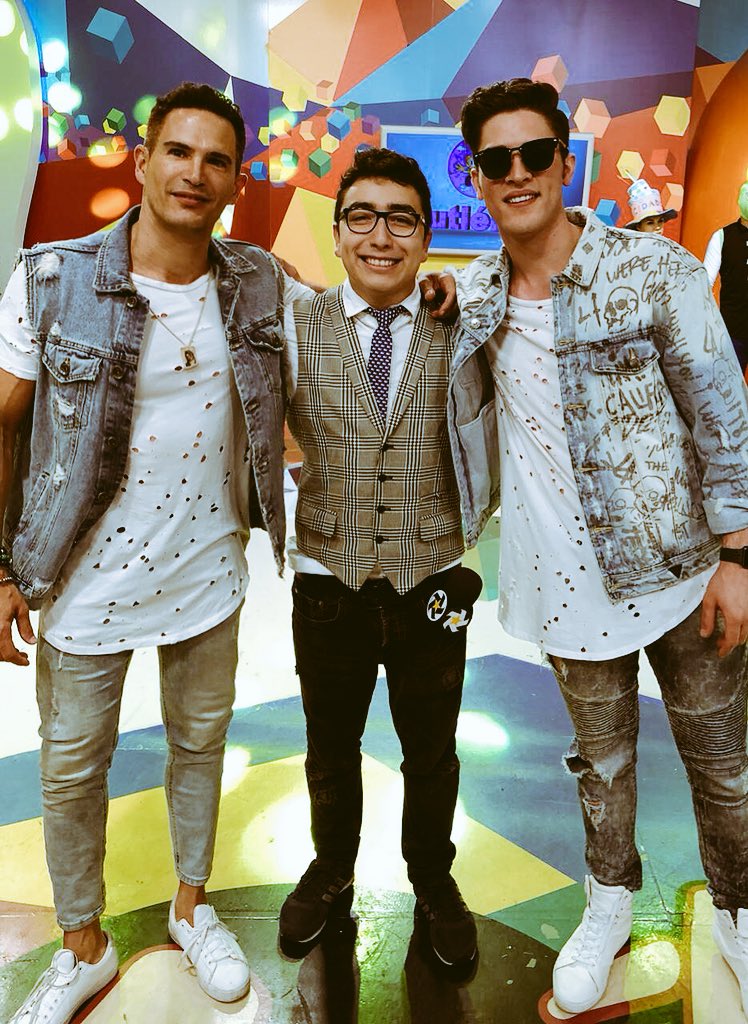 Julio_Camejo's tweet photo. Gracias @irvingtomato por invitarnos a tu programa... Via @multimediostv 
PD: Salúdame al jefe @mario_bezares 
POR TU AMOR @JPcarrascoof 
https://t.co/0AiAxxZXV8 https://t.co/7mhIsuHOyr