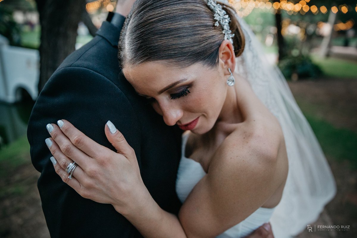 FerRuiz_Photo's tweet photo. I never want to stop making memories with you. - Pierre Jeanty 
#love #weddingphotographer #bride #mexicowedding #instawedding https://t.co/3v4JG96YKT
