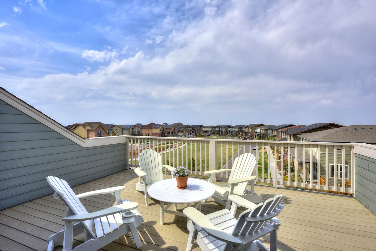 jpindenver's tweet photo. Coming soon! 4 bed + loft David Weekley home in Bluff Lake within the DPS school district. Over 2800 above grade sqft + unfinished basement.  Third-story outdoor deck and great location! Listed at $665k.

Check out the Matterport 3D Tour here:
https://t.co/u0wQlByETI https://t.co/YRfGW3lhr1
