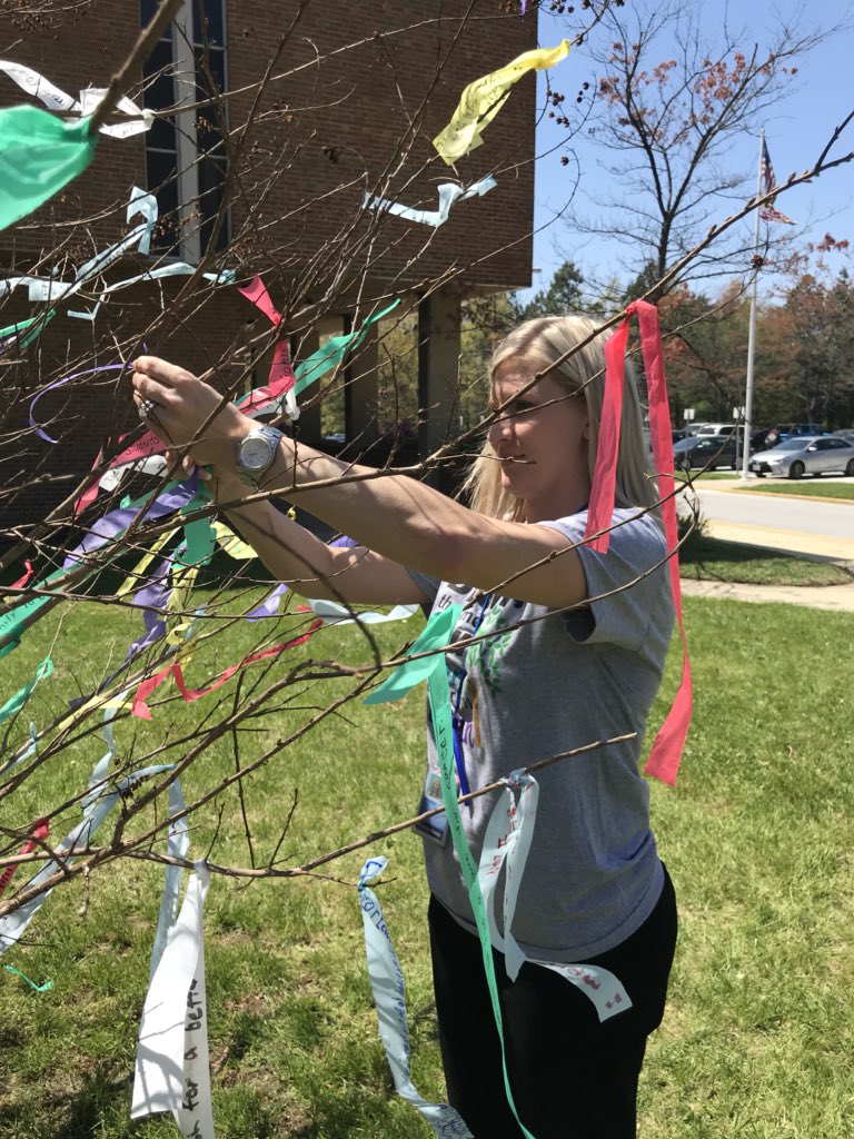 AMSLibraryReads's tweet photo. Thank you @MrsJAlvear for supporting everything and everyone! I hope your wishes come true! ✨ #amswishtree2018 https://t.co/dkX27tPcwo