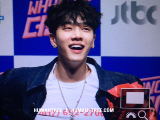 DcKQSdoU0AEU81I.jpg:large