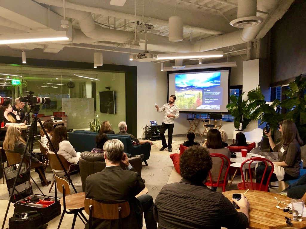 arigobie's tweet photo. Phenomenal presentation by the one and only Arthur Schwartz. 

I have yet to see a crowd this engaged at #PulseLocal 

Commanding a conversation is a key tool to #CustomerSuccess https://t.co/RSnCL9Rtuj