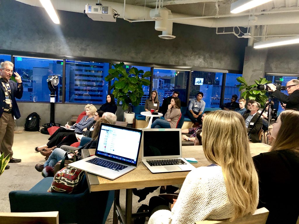 arigobie's tweet photo. Phenomenal presentation by the one and only Arthur Schwartz. 

I have yet to see a crowd this engaged at #PulseLocal 

Commanding a conversation is a key tool to #CustomerSuccess https://t.co/RSnCL9Rtuj