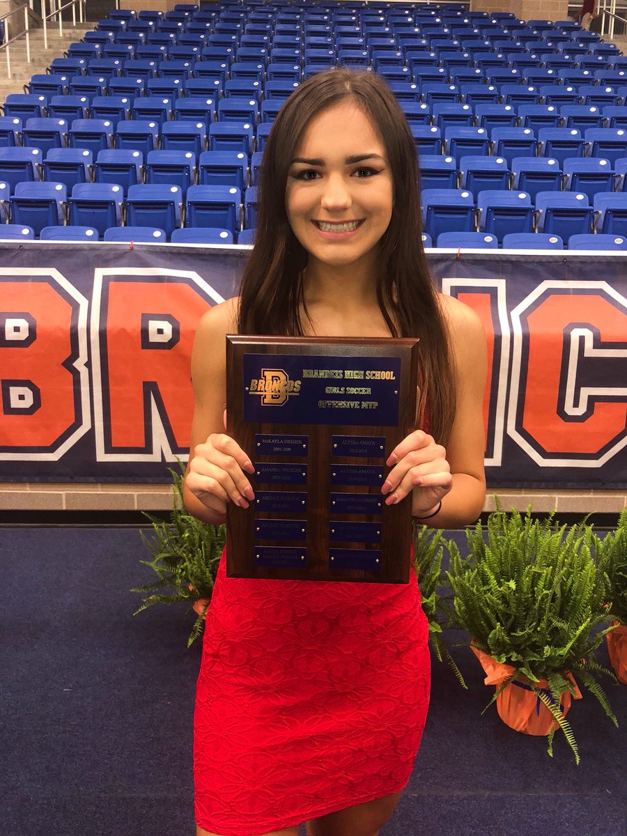 sampaaam's tweet photo. Last Varsity banquet ever...had to go out with a bang #OffensiveMVP @nick_serrato 🎓❤️ https://t.co/OOHXloxXJ3