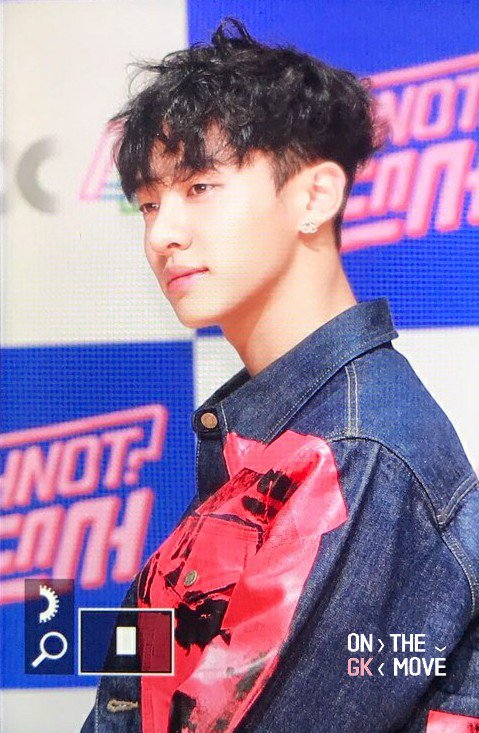 DcKWg3RU8AAeclQ.jpg:large