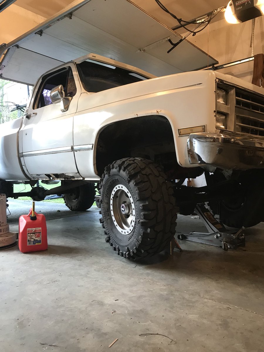 DeathtrapRigs's tweet photo. DTR’s new project the Caddy 87’ squarebody 👍🏼 https://t.co/p2T0jHKVnu
