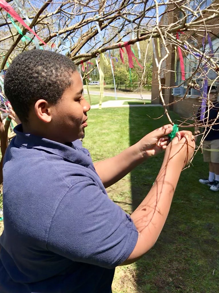 AMSLibraryReads's tweet photo. 8th graders making wishes on Wishing Day @AnnapMSAACPS! #amswishtree2018 https://t.co/WZPTay6nJn