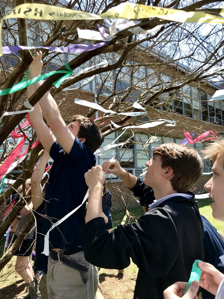 AMSLibraryReads's tweet photo. 8th graders making wishes on Wishing Day @AnnapMSAACPS! #amswishtree2018 https://t.co/WZPTay6nJn