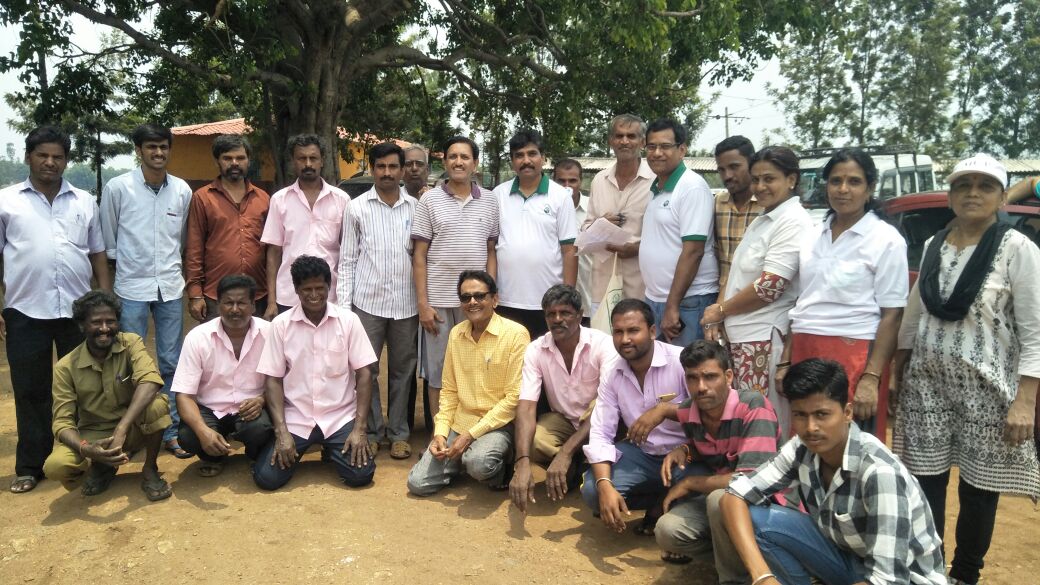 cleanmysuru's tweet photo. As part of Labourers day May 1, 2018.  Clean Mysuru Foundation took up cleaning work at Mudukathore, T Narsipura on the banks of River Cauvery. Organised dustbins and taken inititiatve to develop the place so that precious water is not polluted in future. @Star_Of_Mysore https://t.co/Hzco7SWFW9