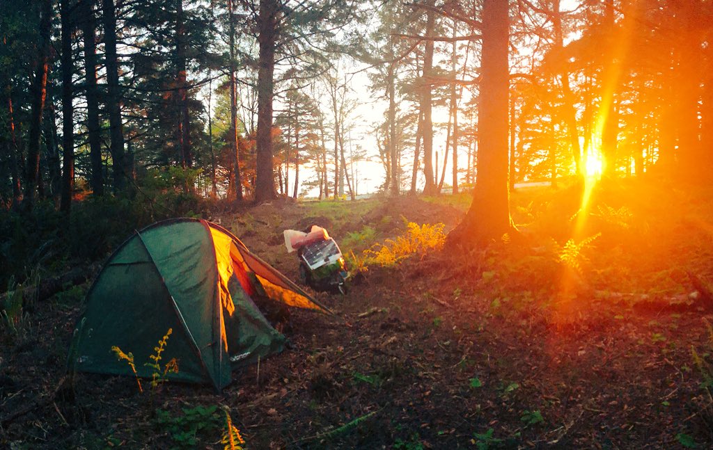 MrJamieMcDonald's tweet image. Over half a marathon done.

The day..

Had a wake up coffee from sleeping in someone’s garden.

Ran a bit.

Spent time in a print shop to improve the Adventureman costume to help with fundraising.

Then more running, until knackered.

And ended up here.

#SuperUSRun 🇺🇸🏃