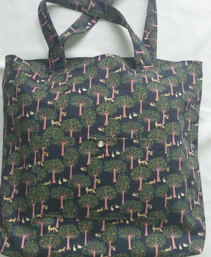 TedzukuriTotes's tweet photo. Dark blue fox &amp; rabbit tote bag #totebags #handmade #shoppingbag #sustainablefuture #environment #bantheplasticbag #goreusable #madeinaustralia
#Brisbane #Queensland #reducewaste #doyourpart #versatilebag #marketbag #universitybag #extraworkbag #fabric 
https://t.co/x7alvA2AAm https://t.co/Q4v3s2RFNs