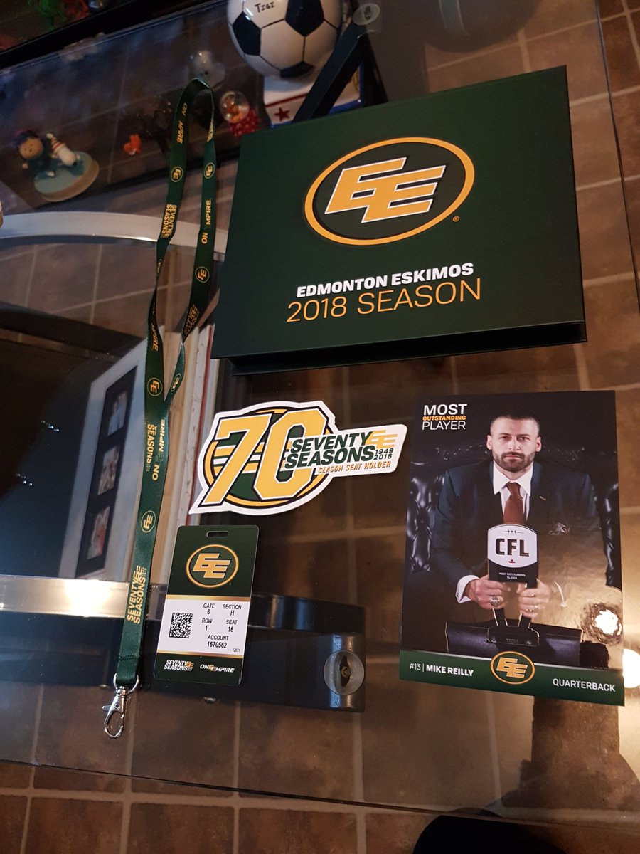 tigist87tigi's tweet photo. Package arrived! 25 Days till kickoff🏈👟 @EdmontonEsks #25moresleeps #cfl #happygirl #cflgirl #girlswholovessports #girlswholovesfootball #lifeofacflgirl #lifeofafootballfan #seasonseatholder #sectionH #soexcited #greenandgold #oneEmpire #itsalreadymay #isitjuneyet?😊😍🏈💚💛 https://t.co/SYxQuO6nb2