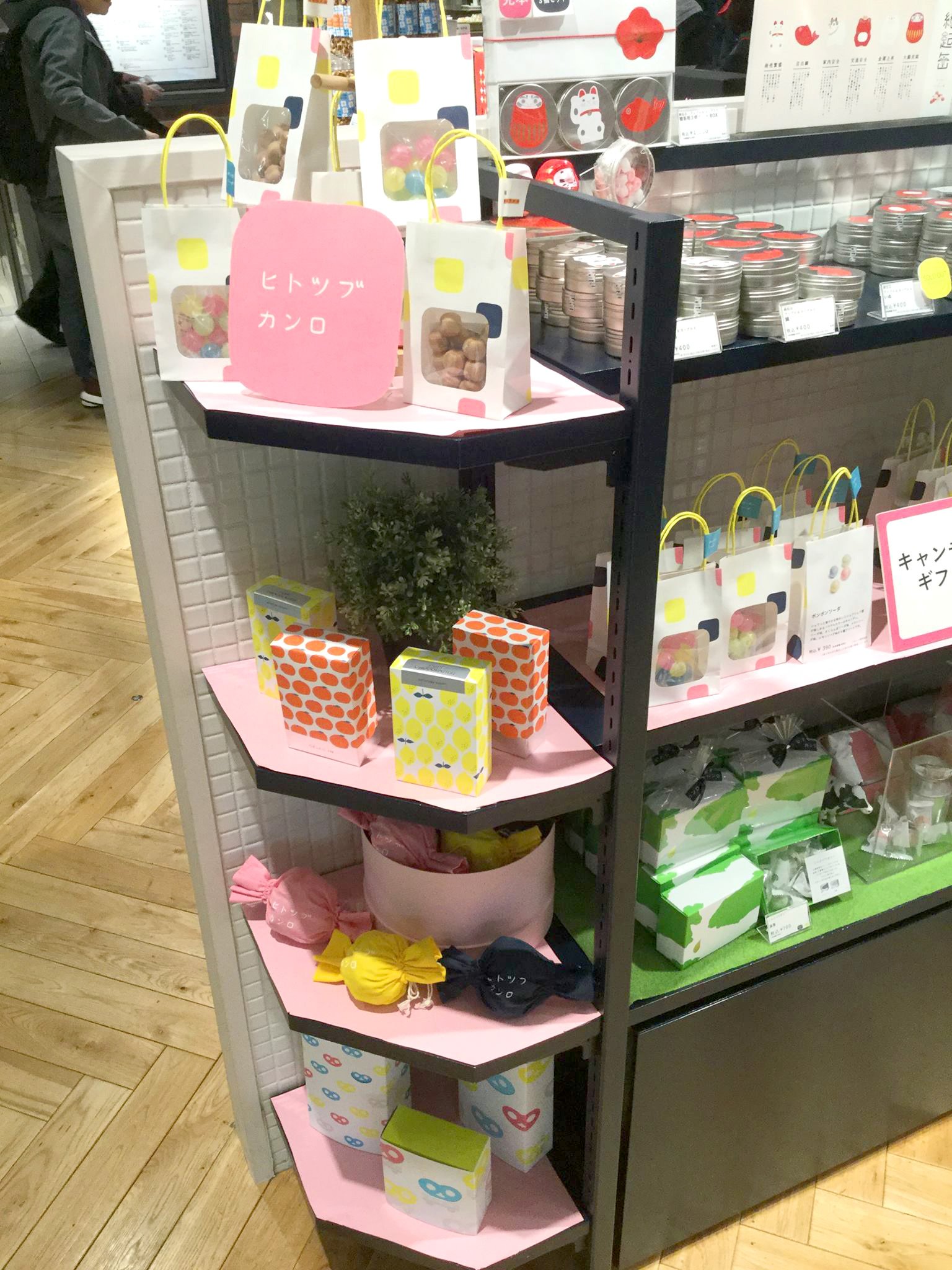 セブンユニフォーム 新宿店 東京駅 の商業施設 Gransta グランスタ で人気の カンロが運営するコンフィズリー 砂糖菓子 ショップ ヒトツブ カンロ 東京土産にもピッタリです T Co Ibfr3t9ef5 ヒトツブカンロ カンロ セブンユニフォーム 新宿店 東京駅 の商業施設 Gransta グランスタ で人気の カンロが運営するコンフィズリー 砂糖菓子 ショップ ヒトツブ カンロ 東京土産にもピッタリです T Co Ibfr3t9ef5 ヒトツブカンロ カンロ