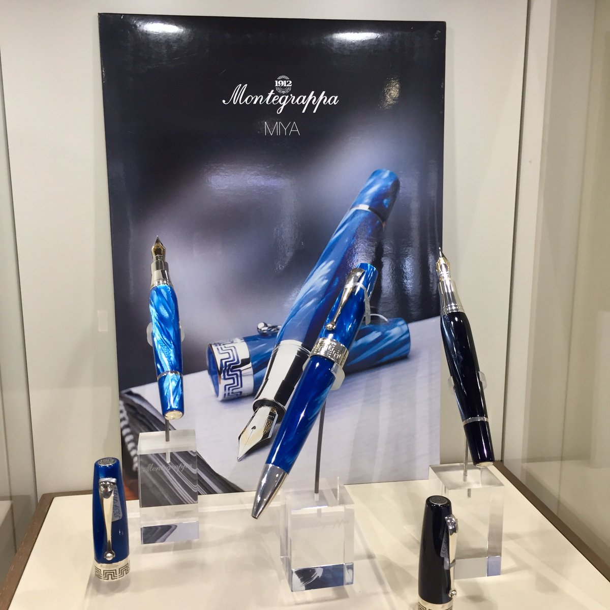 _Montegrappa's tweet photo. Изысканные ручки #Montegrappa Miya из драгоценного целлулоида и серебра. Перо выполнено из 18-каратного золота.
«Монтеграппа», Крещатик, 12
ЦУМ, первый этаж, Крещатик, 38/2
https://t.co/JJidx3nysd
https://t.co/KE2B6pLA7b
#montegrappa_shop, #miya, #pen, #ручки, #аксессуары https://t.co/ms6EKjufbi
