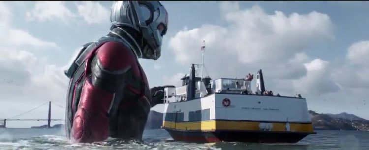 ¡Tranquilos, yo los salvaré! 

⸻Rompe el bote a la mitad.

Se lee "Titanic" a un costado. ⸻