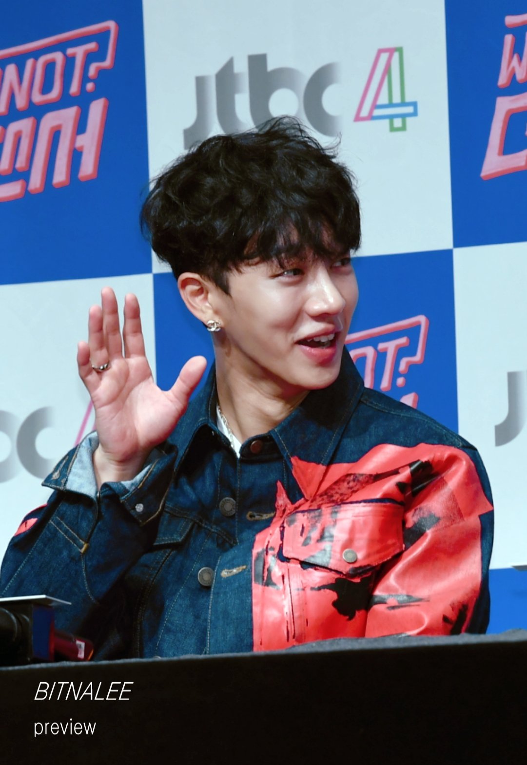 DcKrC-YVMAER-mL.jpg:large