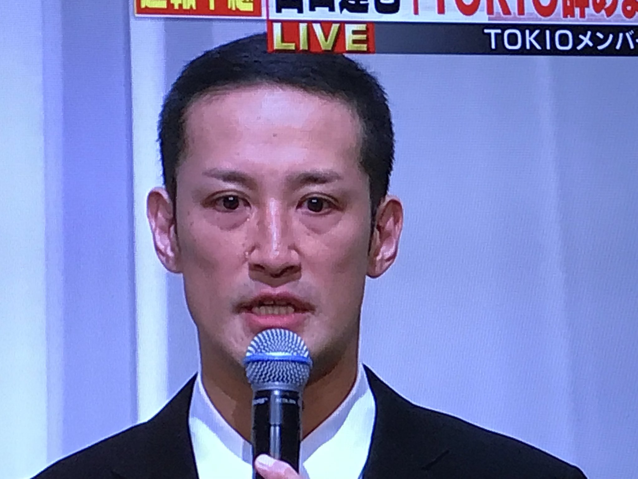 めみ Sur Twitter 松岡 泣き腫らした顔してる 話し始めた途端 大粒の涙が溢れてきて切なすぎる Tokio 会見