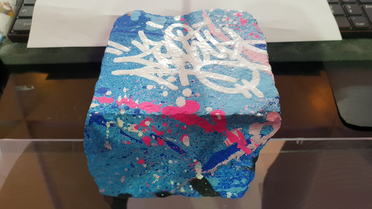 ThibaudVezirian's tweet photo. Pavés parisiens par @zenoy1, à la galerie Ange Basso à Paris 🎨 https://t.co/nFBqBNfukA