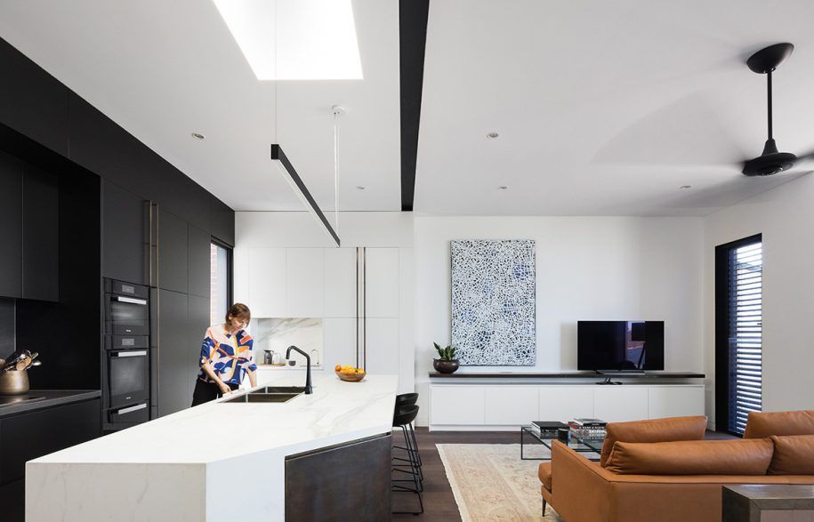 habitusliving's tweet photo. Unencumbered Kirribilli : Elements of a cross-continental lifestyle are pieced together like a living mosaic in the design of a new residence, Doorzien House, by Bijl Architecture. | https://t.co/3nJtEFyM6V - https://t.co/yz2bgs81nk https://t.co/EYGKe1imW5