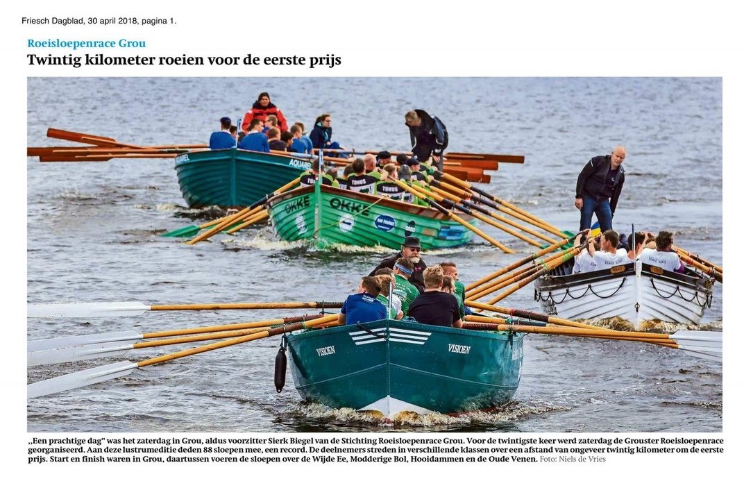 Ter hoogte van de <a href="/Veenhoop/">Zeilschool Veenhoop</a> lagen we in de <a href="/RoeiraceGrou/">RoeiSloepenraceGrou</a> even voorop. Het <a href="/frieschdagblad/">Friesch Dagblad</a> legde het vast. #echtwaar @sloeproeienNL