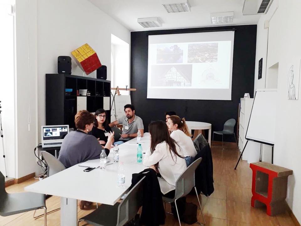 Italiacamp's tweet photo. Oggi ospitiamo ragazzi e ragazze del Servizio Civile Volontario per “Street Art conoscere per valorizzare”. @mfrancescaguida e @givultaggio dell’Ass ItaliaCamp si stanno occupando della formazione per approfondire i temi #Graffitismo e #StreetArt 🥇✨👾👉 https://t.co/9ieCDxhIFd https://t.co/L8KVfwfL3k