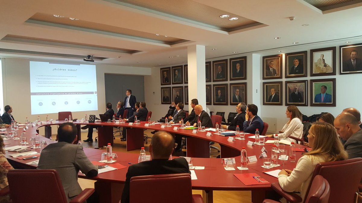 SecuoyaContentG's tweet photo. Hace unos días, nuestro Director Financiero, @alfredo_candido , protagonizó el Foro de Directores Financieros de la @CCGranada para compartir las claves del modelo de negocio y del crecimiento de Secuoya.
Felices de aprender y sumar, siempre. https://t.co/2zeo3G53Xu
