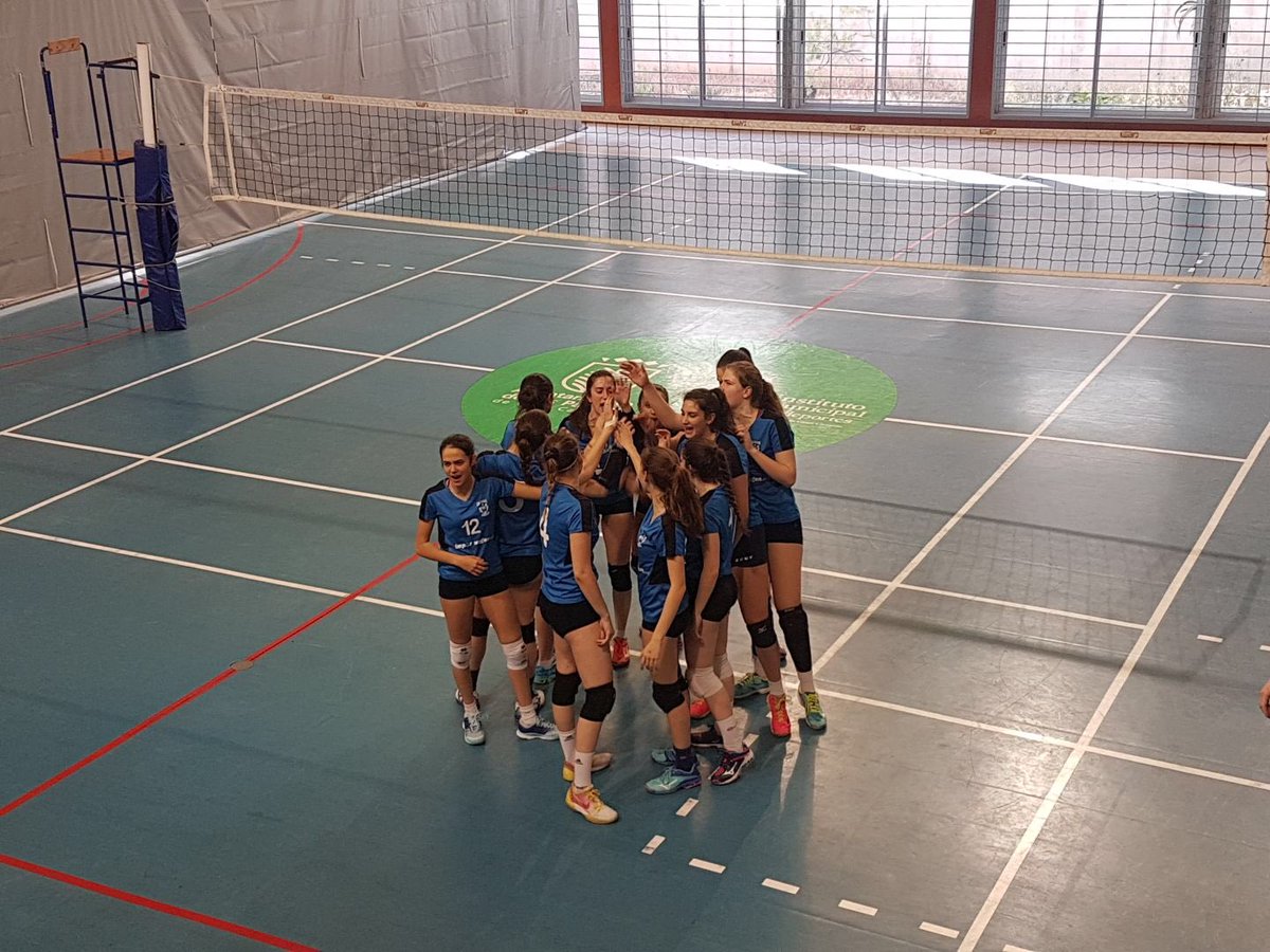 cvxativa's tweet photo. No ha pogut ser! Les juvenils del @cvxativa cauen 3-1 en front del @voleibolrivas. Esta vesprada podran descansar i a partir de demà continuar lluitant. Molts ànims! 💪🏻 #CEJF2018 #aperelles #imporwagen https://t.co/pb9JQVtoB8