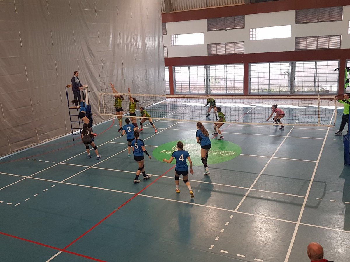 cvxativa's tweet photo. No ha pogut ser! Les juvenils del @cvxativa cauen 3-1 en front del @voleibolrivas. Esta vesprada podran descansar i a partir de demà continuar lluitant. Molts ànims! 💪🏻 #CEJF2018 #aperelles #imporwagen https://t.co/pb9JQVtoB8