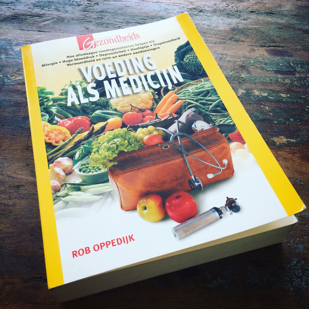 BioLief's tweet image. Niet zo lekker? Ga ipv naar de huisarts eerst eens bij je eetpatroon te rade. Dat voeding hetgeen is dat ons ziek maakt of heelt, mag geen geheim meer zijn. Eet je fit! #voedingalsmedicijn #biologisch #geeningredientenlijst #vitaal #lekkerinjevel #verdiepen #mindset #holistisch