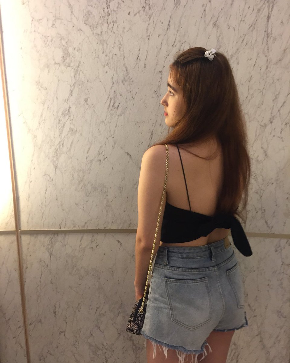 WeAreMeggie_'s tweet photo. Walau seharusnya bisa saja dulu aku menghindar dari pahitnya cinta
Namun ku pilih begini, biar ku terima sakit demi jalani cinta π¬
#HariPendidikanNasional #PESBUKERSPACARBARURAFFI #AFFSuzukiCup2018 #jagonyagakbiasa #JogjaKotaSeniman #AFF2018Drawing #HarKulNasGojek https://t.co/Dw06wQrUXI