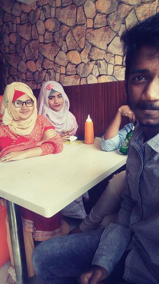 sharminmunny's tweet photo. #Suddenly_we_meet_all..😁😁
#Khanapina_adda_vlobasa😍😍
#Enjoy_with_friends 😊😊😊 https://t.co/1fJNoT8A6b