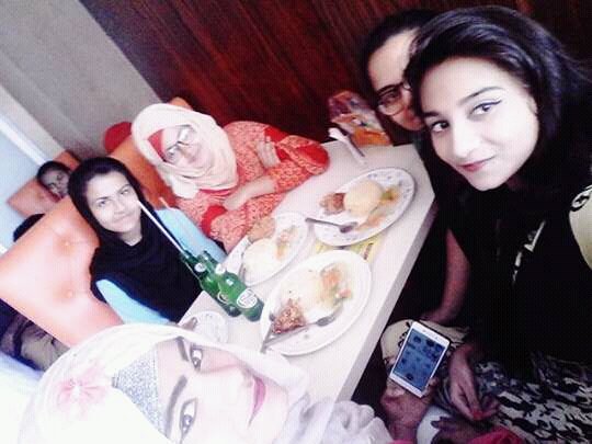 sharminmunny's tweet photo. #Suddenly_we_meet_all..😁😁
#Khanapina_adda_vlobasa😍😍
#Enjoy_with_friends 😊😊😊 https://t.co/1fJNoT8A6b