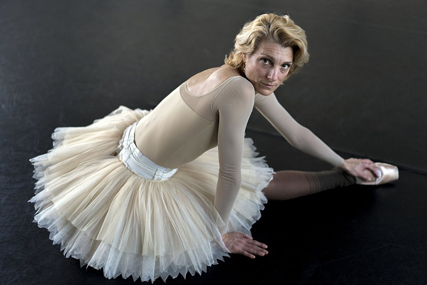 Sadlers_Wells's tweet photo. Tonight at 7.30pm on @BBCFour, our four-part #DanceWorks series begins with ‘The Dying Swan’ 

@TheRoyalBallet principal Zenaida Yanowsky overcomes knee surgery and fights her body back to fitness to prepare for one of her final public performances. #BBCFourDance https://t.co/RTglxweRWB