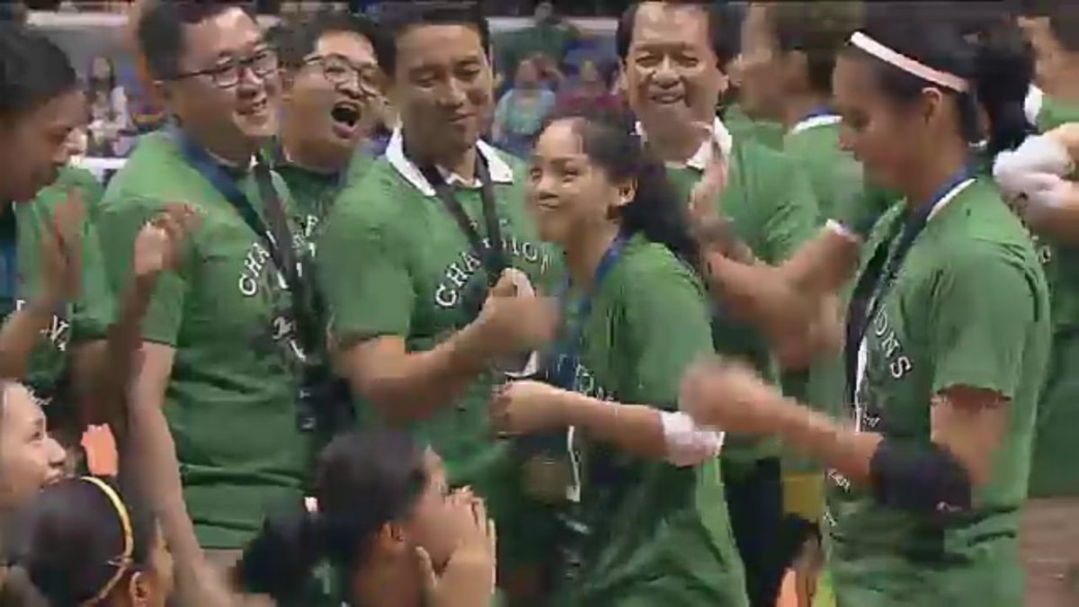Lckymeee's tweet photo. THE BEST INDIVIDUAL AWARD ๐
FINALS MVP ๐ฑ๐๐ช๐
ONE OF ASIA'S FINEST, DAWN NICOLE MACANDILI ๐๐๐
#RepeatTheFeatDLSU
#RepeatThe3peat
#RefuseDefeatDLSU
#UAAPSeason80Volleyball https://t.co/SCsaHwGk3u