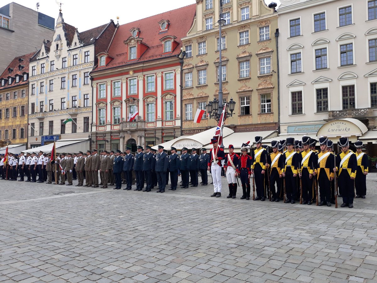 KonsulIndii's tweet photo. #DzieńFlagi #Wroclaw #ConsulateIndiaWro https://t.co/uAJJNr9oSJ