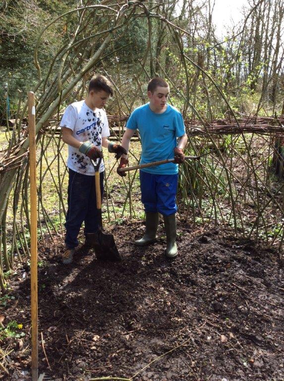 OBrightFuture's tweet photo. You can still apply for @RNIB #VisionEngland Conservation residentials in Cumbria, Shropshire and Surrey for visually impaired young people aged 12-17. Closing date for 2018 season: 29 June #ourbrightfuture #owningit https://t.co/Pba4FGHhAQ https://t.co/wKn88fdBFK