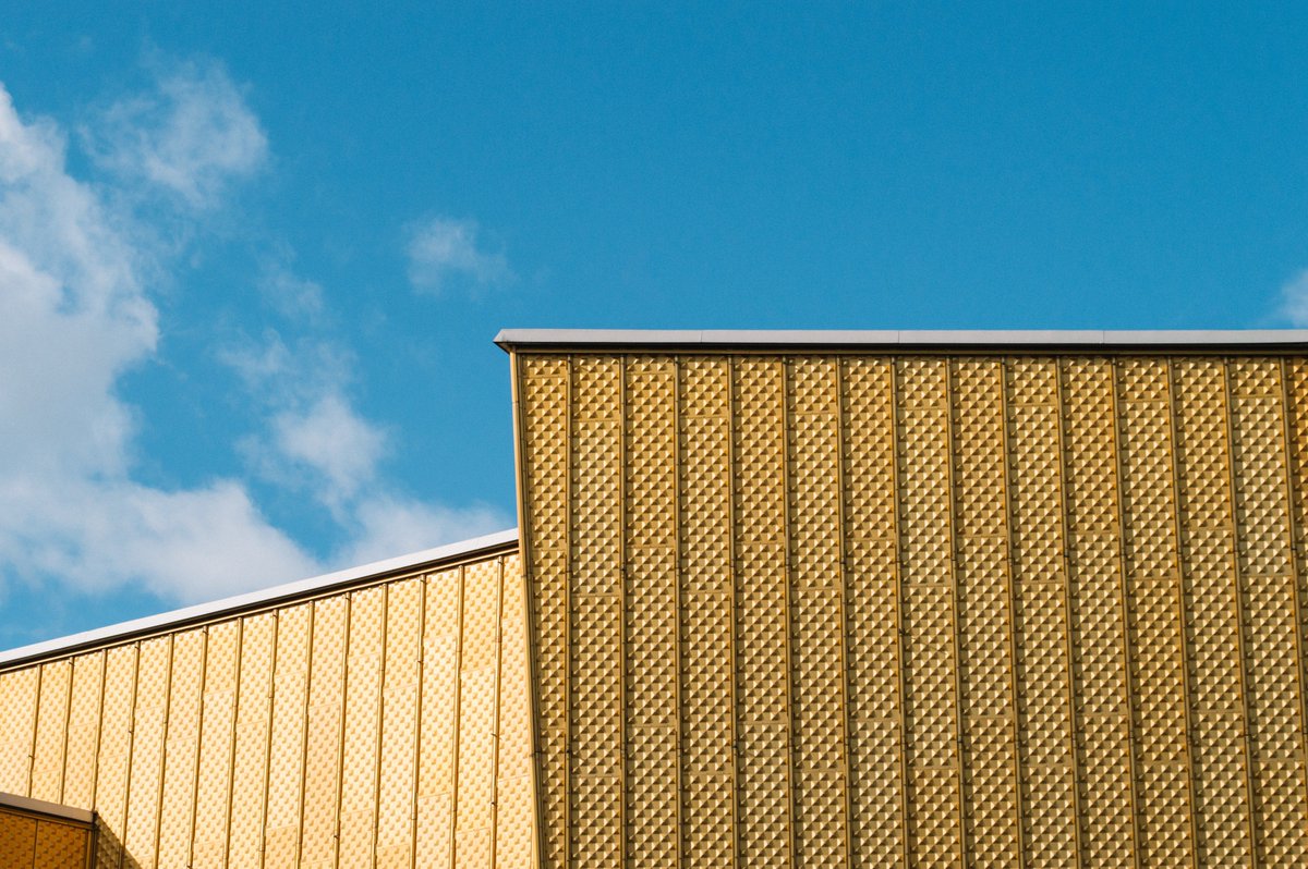 With major international indices at largely unsustainable levels and consumer price index and inflation rising more than forecasted, gold’s short term upward market movement is widely accepted to continue a sustained march to 2,000 USD per ounce. #jinbitoken #gold #blockchain