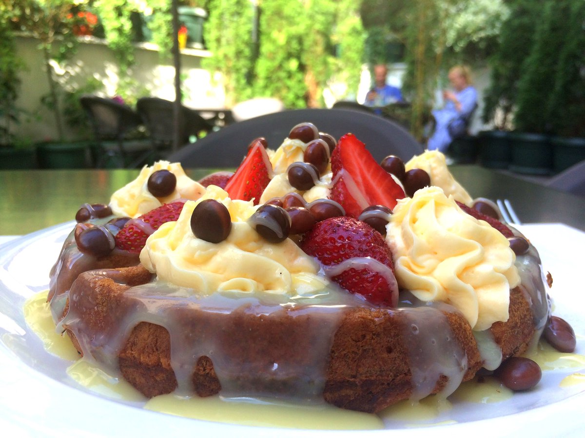 GalaxyCreperie's tweet photo. Beskonačne vafl kombinacije čekaju vas u prelepoj bašti na Vračaru ☀👌
#galaxycaferestaurant #galaxy #beograd #belgradefood #belgrade #vracar #rankeova #vafl #waffle #prvimaj #basta #oaza https://t.co/KWNN6WUB1K