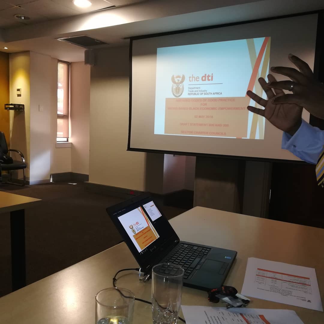 ModoP88's tweet photo. Out @the_dti today to discuss the new @Yes4YouthZA programme that aims to create over 1 million jobs for youth over the next 3 years.
 
@TashmiaI is the CEO of the programme and she broke it down for us. What a QUEEN! 👑😭🇿🇦❤️

I believe in Y.E.S
#LetsWorkMzansi 🚧 https://t.co/v1Qx2e2AKM