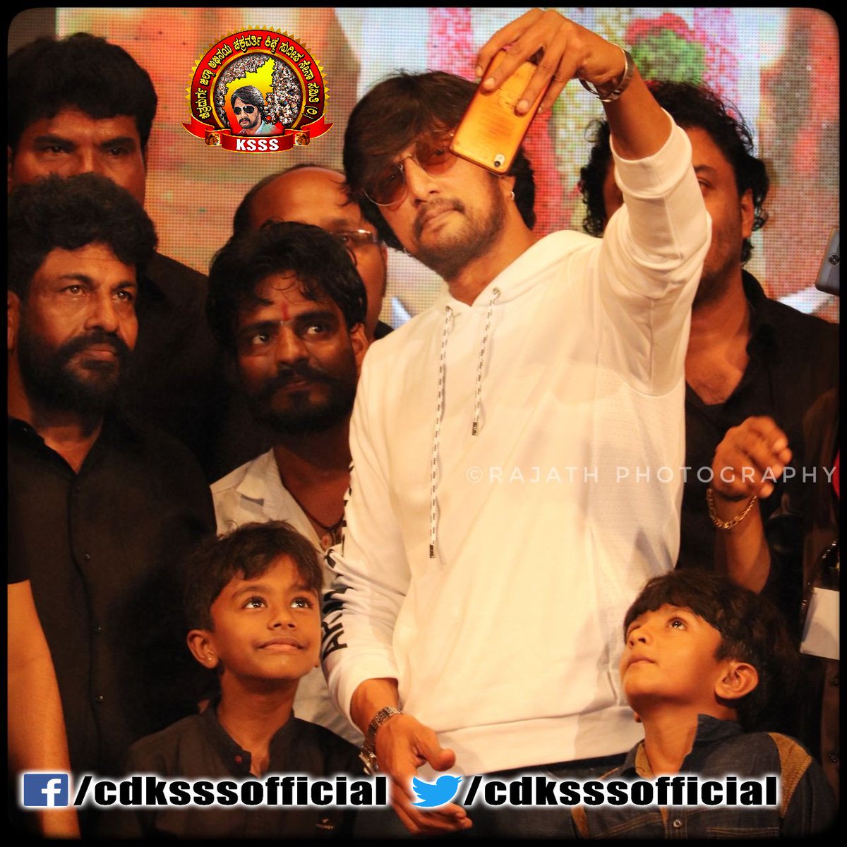 KicchaKSSFC's tweet photo. Good evening all #sudeepins
#recentpicture
#superselfi
ಅಭಿಮಾನಿಗಳ ಆರಾಧ್ಯ ದೈವ
ಅಭಿಮಾನಿಗಳ ಅಭಿಮಾನಿಗಳ
ಅಭಿನಯ ಚಕ್ರವರ್ತಿ ಕಿಚ್ಚ ಸುದೀಪ್ ಅಣ್ಣ
@KicchaSudeep
#CDKSSS https://t.co/4jjWZ4GL3Z